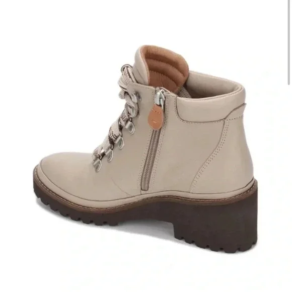 NEW Gentle Souls Mona Leather Lace-Up Bootie size 7.5 - Picture 2 of 13